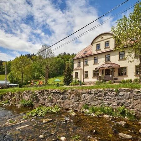 Bouda Morava Hotel Dolni Dvur ภายนอก รูปภาพ